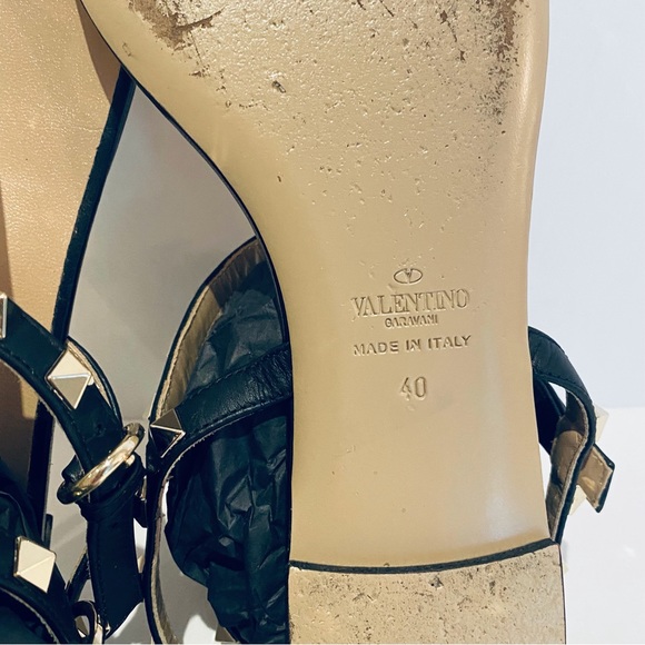 VALENTINO GARAVANI ROCKSTUD BLACK FLAT THONG SANDALS. - Picture 16 of 16